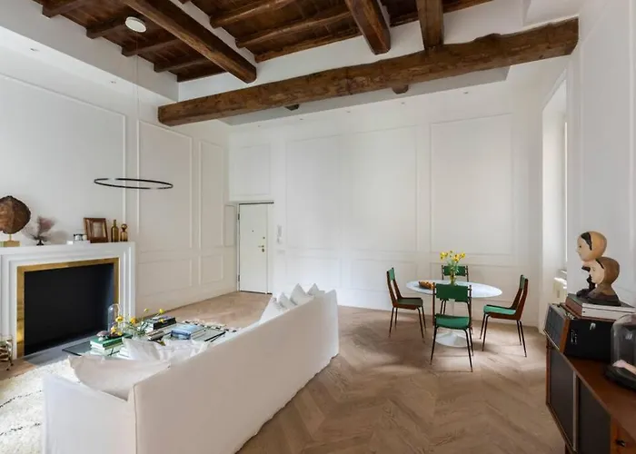 Casa Luce, A Burghesius